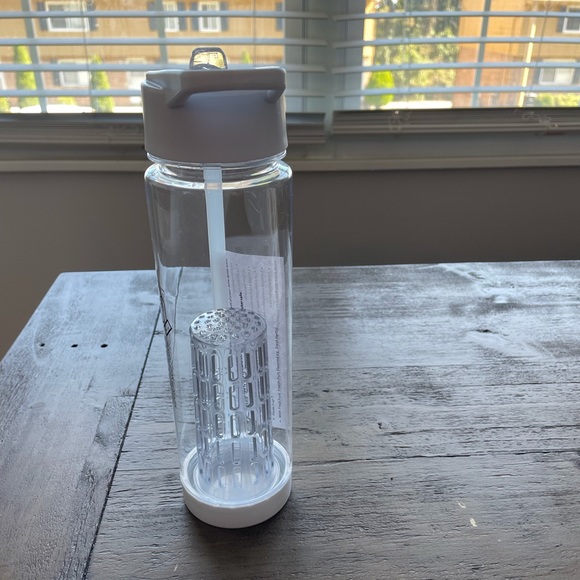 NWOT Bulletline Juice Infuser water bottle. - Picture 1 of 5